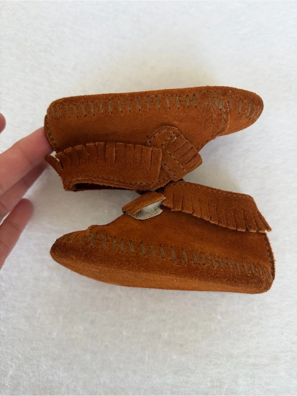 Classic Infant Minnetonka Moccasins Brown Suede Fringe Moccasin Crib Shoes
